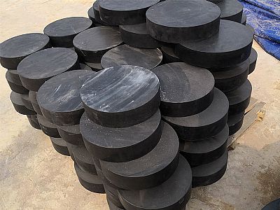 化德县板式橡胶支座由若干层橡胶片与薄钢板经加压硫化